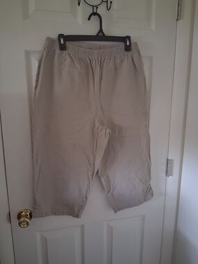 croft & barrow Beige Stretch Pull-On Capris